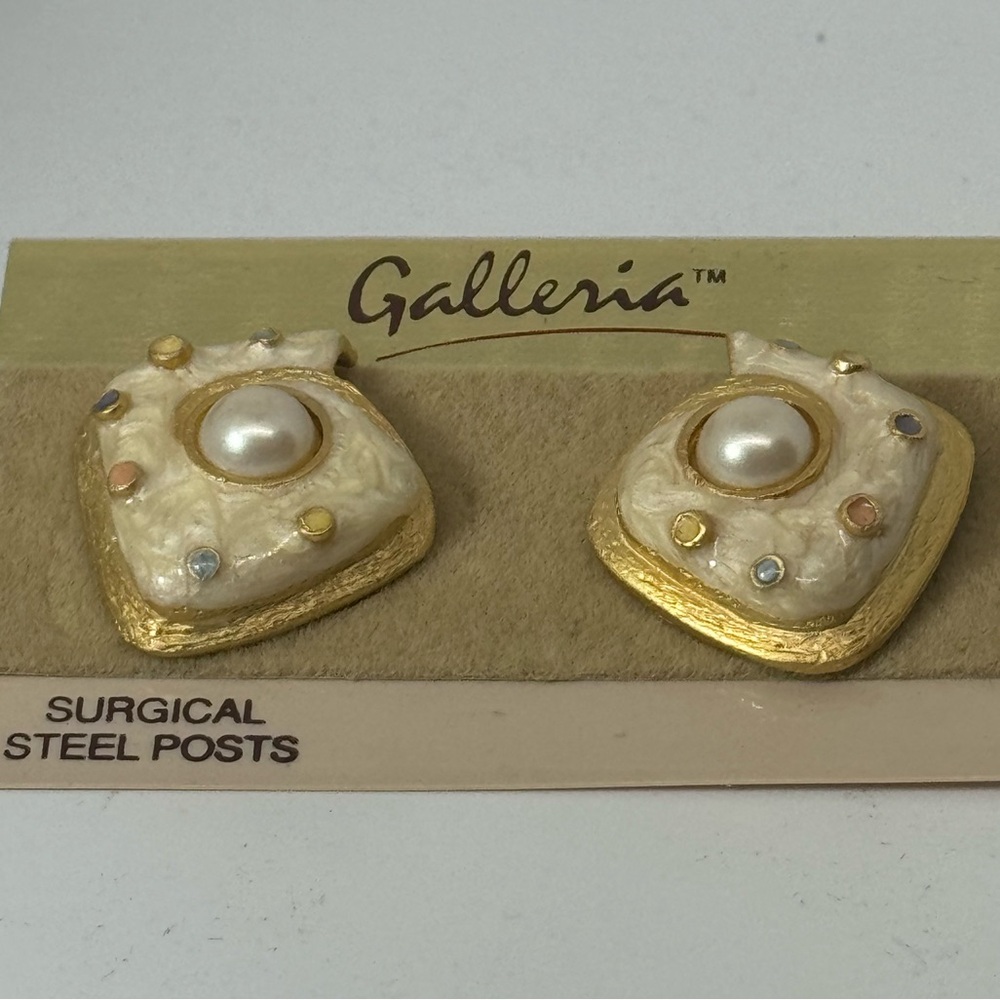 Vintage Nautical Shell Earrings with Surgical Steel Posts - Picture 6 of 8